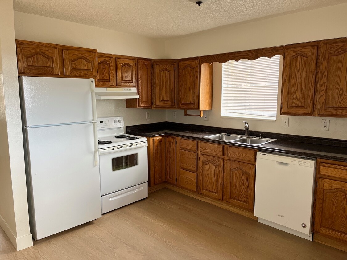 Kitchen - 640 E 100 S