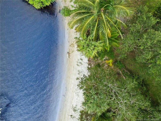 Foto del edificio - 659 SE St Lucie Blvd