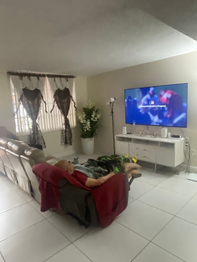 Building Photo - 4150 W 10th Ln