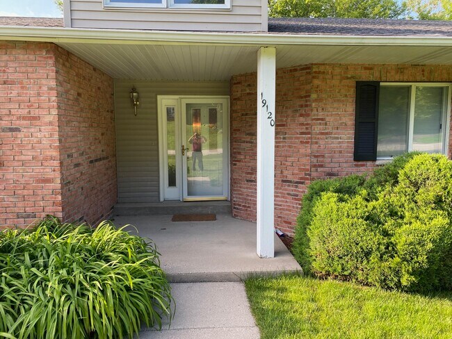 Foto del edificio - 19120 Emerald Dr