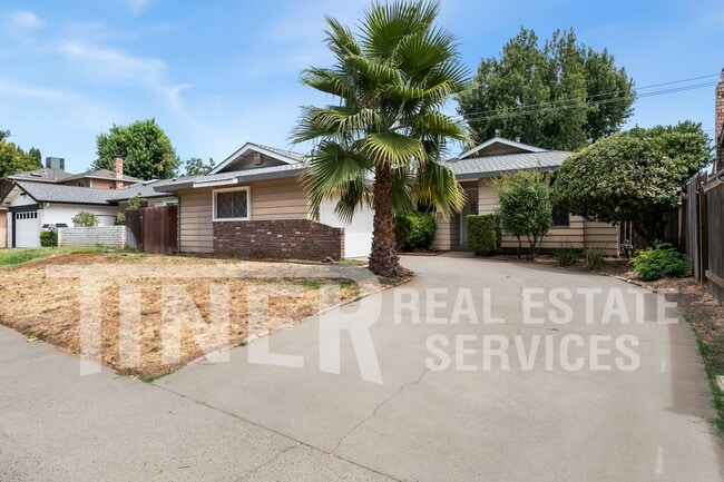 Building Photo - 2267 La Grama Dr