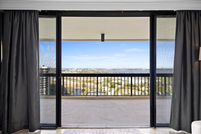 Building Photo - 2425 Presidential Way