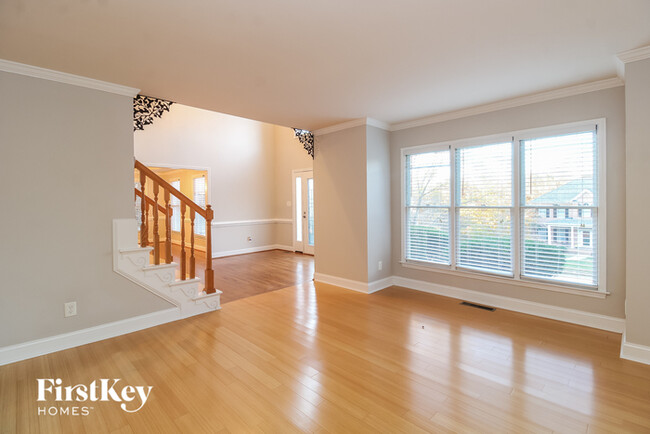Foto del edificio - 6585 Lake Dale Way