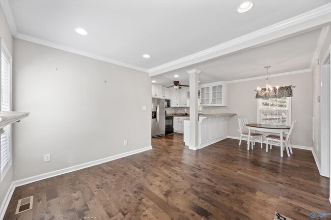 Building Photo - 1201 W Washington St