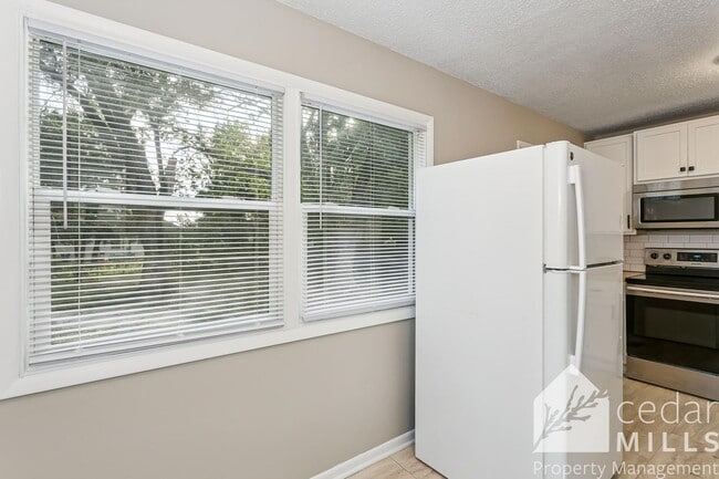 Foto del edificio - 4 Bedroom w/ a Basement!