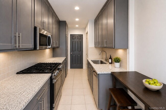Building Photo - 472 Gramatan Ave