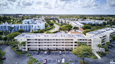 Building Photo - 3154 Via Poinciana