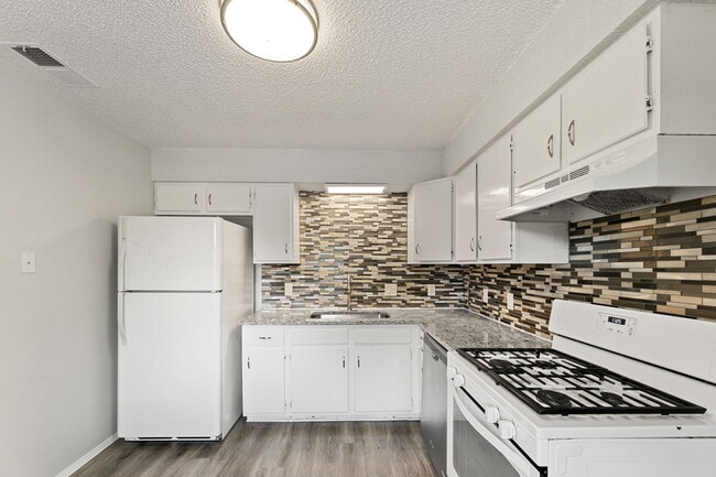 Building Photo - 3460 Willowrun Dr