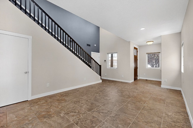 Building Photo - 5277 Via del Cielo Ln