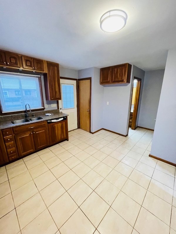 Foto del edificio - 8560 W Villard Ave