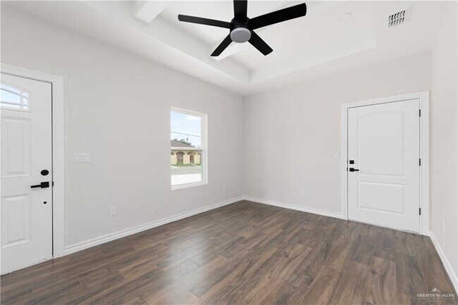 Building Photo - 1402 N Ozaka St