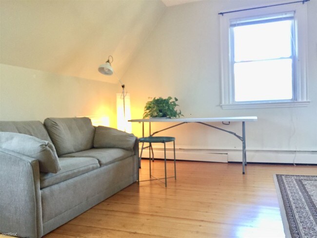 Foto del edificio - 2 br, 1 bath Apartment - 31 Cypress St