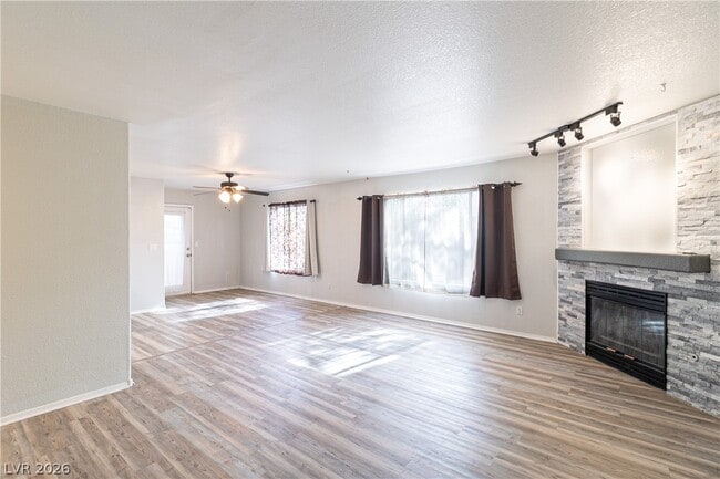 Building Photo - 700 Capri Dr