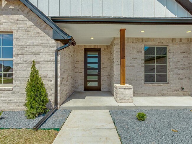 Building Photo - 9332 SW 33rd Pl