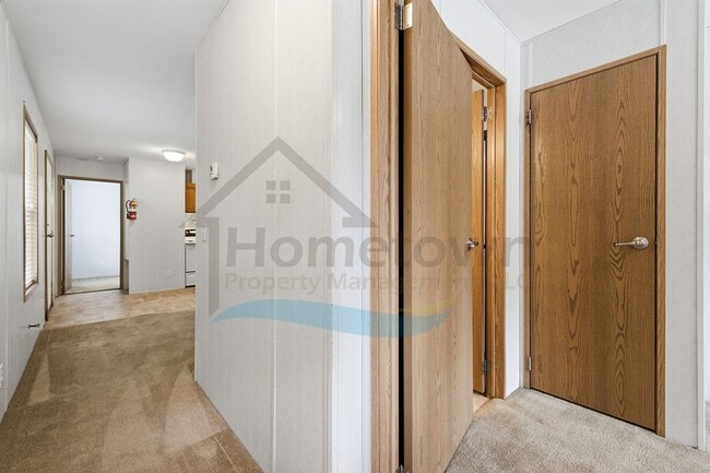 Building Photo - 136 Cedar Hill