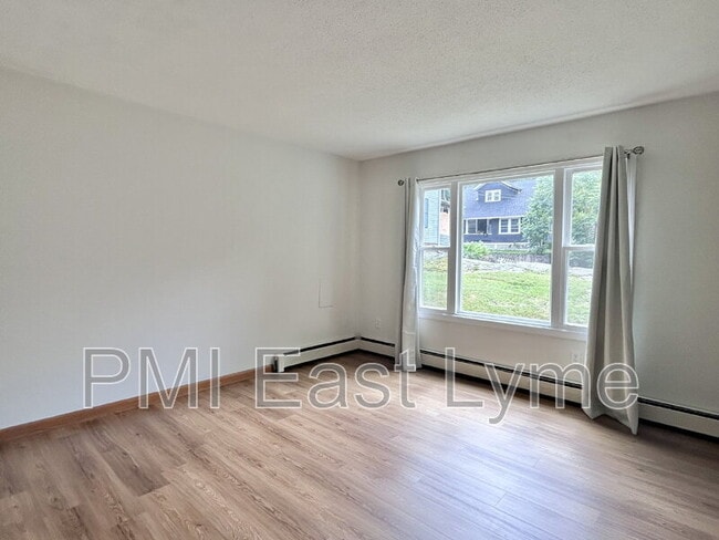 Photo - 55 Hedge Ave House