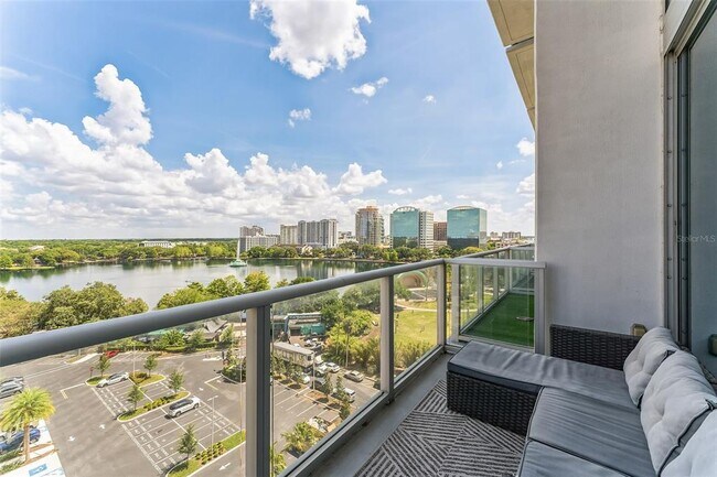 Foto del edificio - 150 E Robinson St