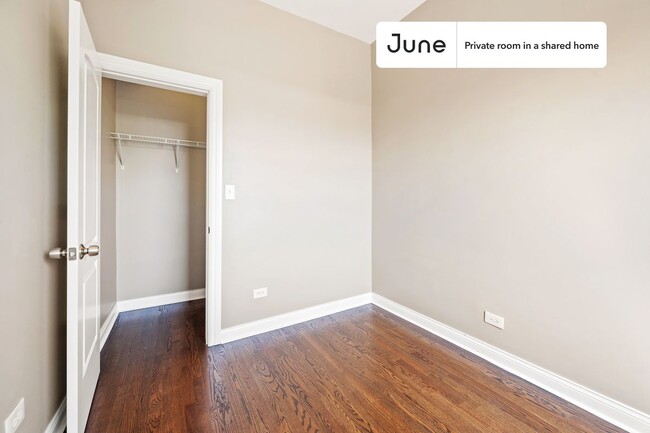 Foto del edificio - Private bedroom in 3 bed/1 bath Home