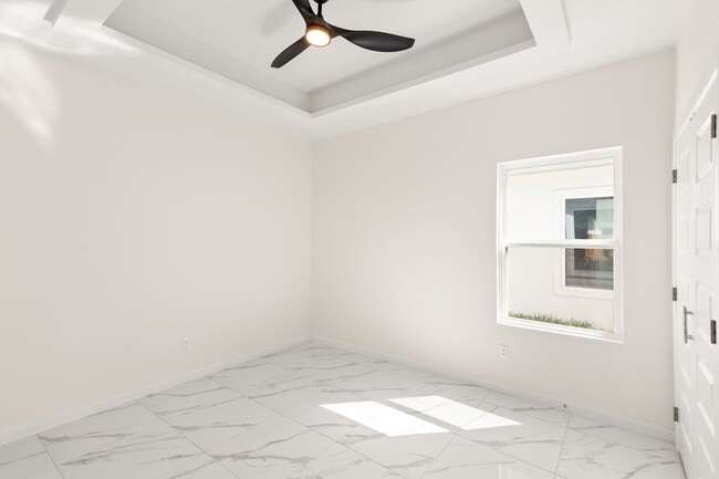 Building Photo - 504 N Emerald Ave