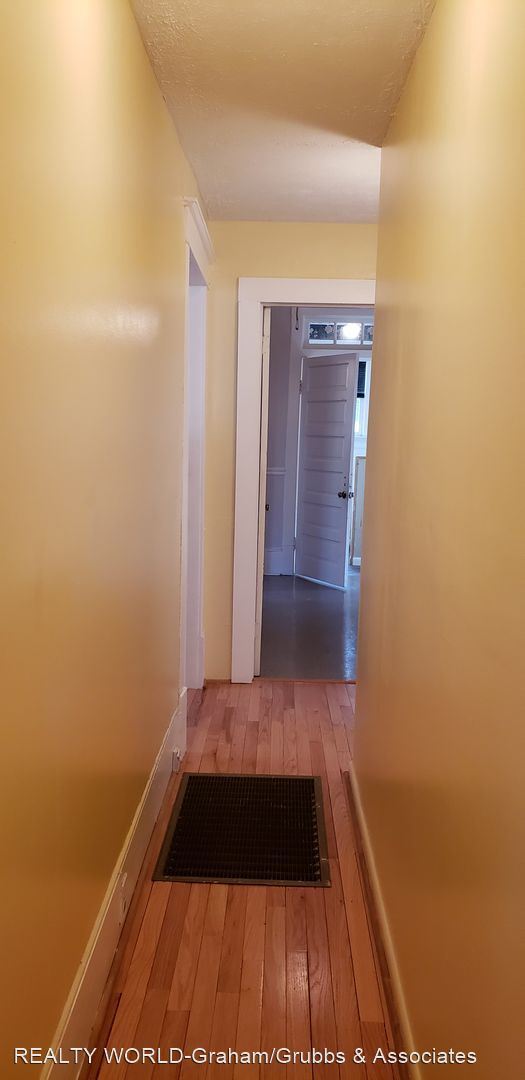 Building Photo - 3 br, 2 bath House - 321 E. Covington Street
