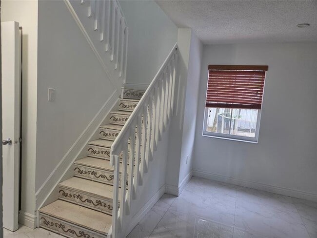 Foto del edificio - 7000 SW 39th Ct