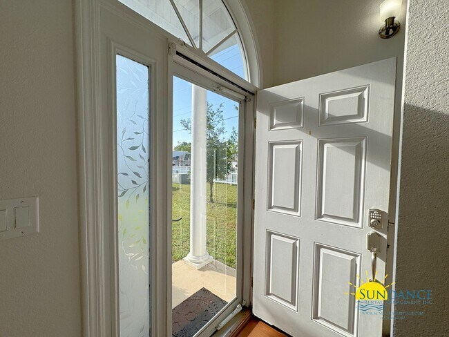 Foto del edificio - Bright & Spacious 2BR/1.5BA End-Unit Townh...