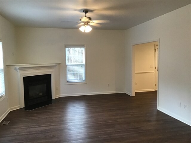 Foto del edificio - 909 Jaybird Lane