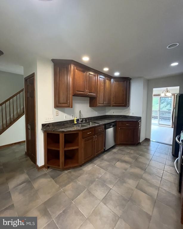 Building Photo - 5 Briardale Ct