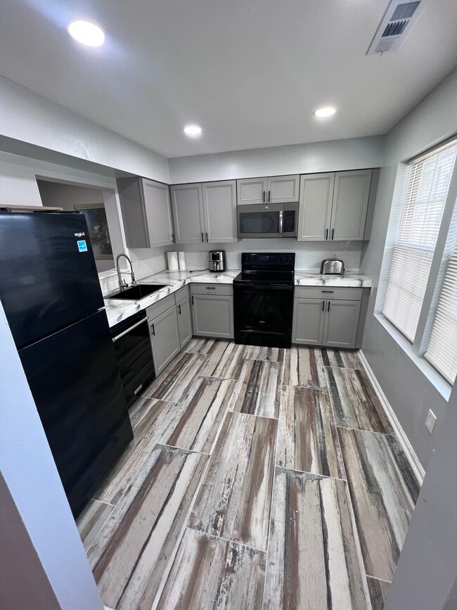 Kitchen - 5627 Onslow Way
