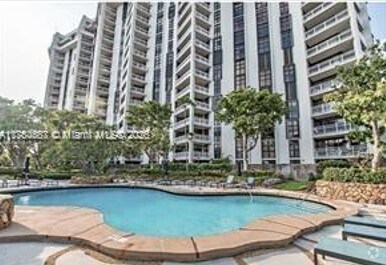 Building Photo - 2000 Towerside Ter
