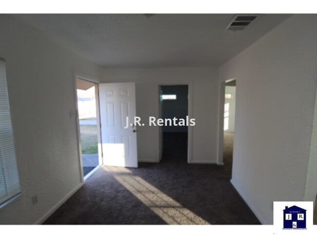 Foto del edificio - 503 W Washington Ave