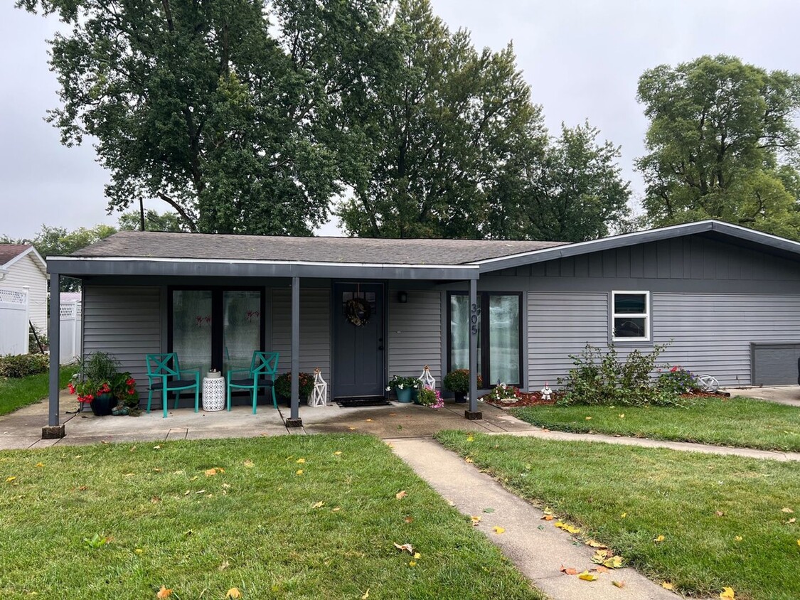 Primary Photo - Beautiful 3 BR home in the desirable Tri-V...