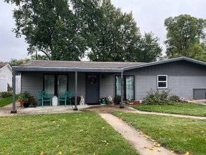 Building Photo - 305 Woodlawn St