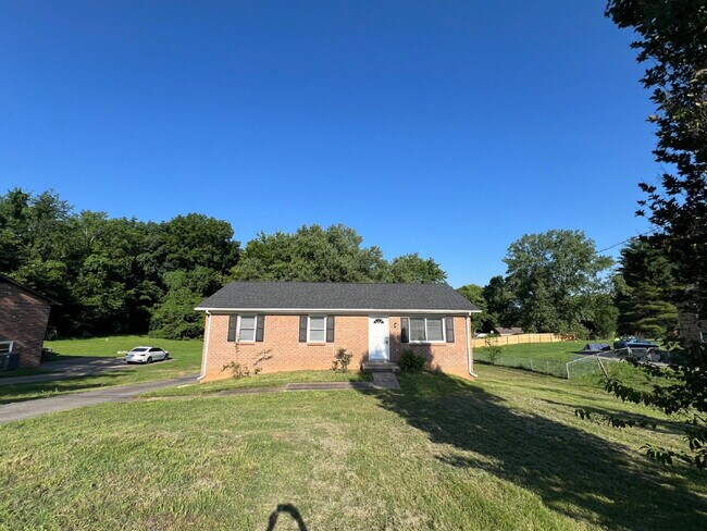 Building Photo - 1318 Courtney Dr