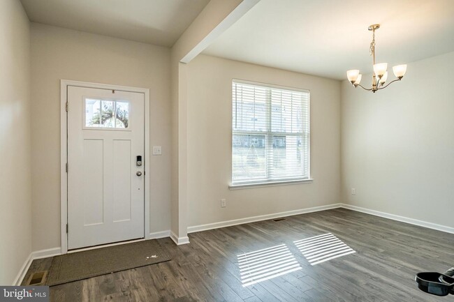 Building Photo - 225 Seven Springs Ln
