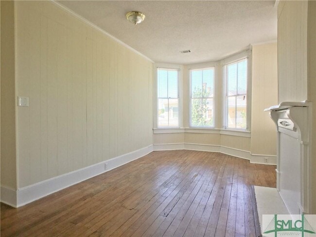 Building Photo - 407 E Park Ave