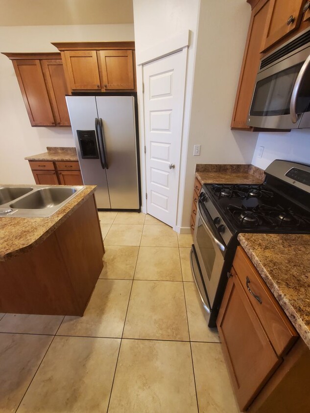 Huge 2 Bedroom Townhome for Rent at The District! - Huge 2 Bedroom Townhome for Rent at The District!