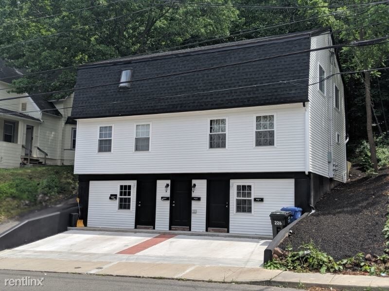 Primary Photo - 226 Crown St