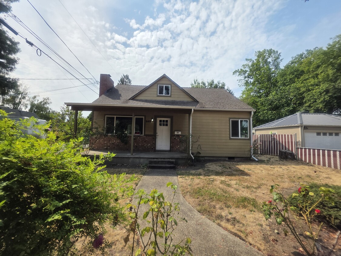 Primary Photo - 640-MHH2640 South St NE