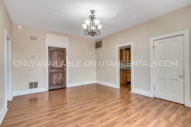 Photo - 1040 E 200 S House