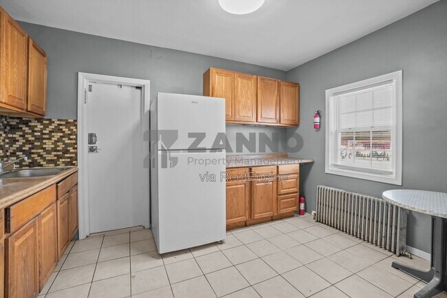Foto del edificio - 72 Mowry St