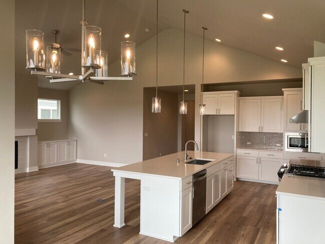 Building Photo - 3204 Quail Ridge Loop