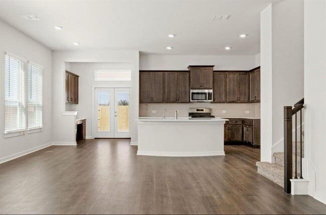 Building Photo - 160 Biscayne Dr