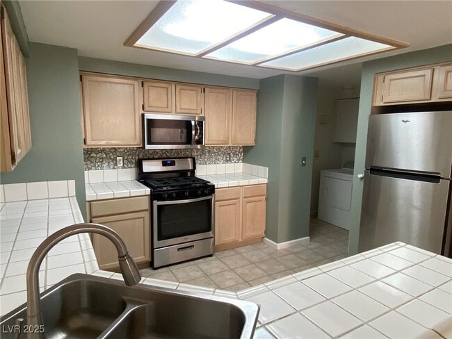 Building Photo - 2437 Rice Flower Cir