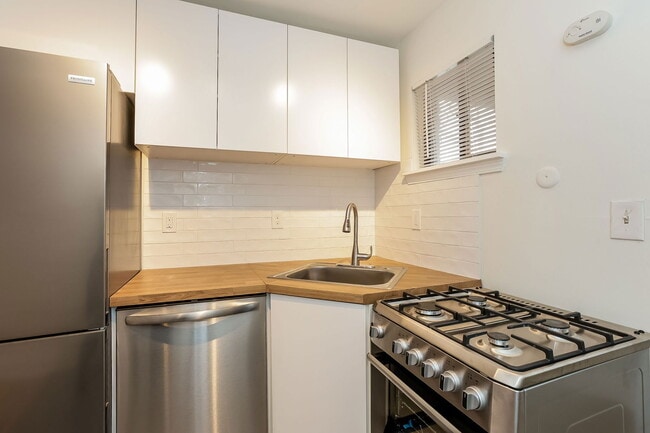 Building Photo - 755 St Charles Ave NE