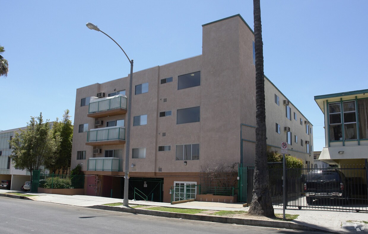 Foto principal - 123 N Mariposa Ave