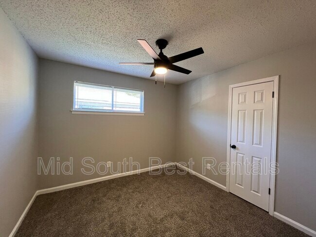 Building Photo - 2416 Charjean Cove