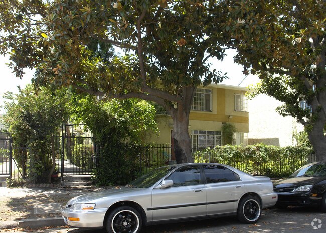 Building Photo - 6112 Eleanor Ave