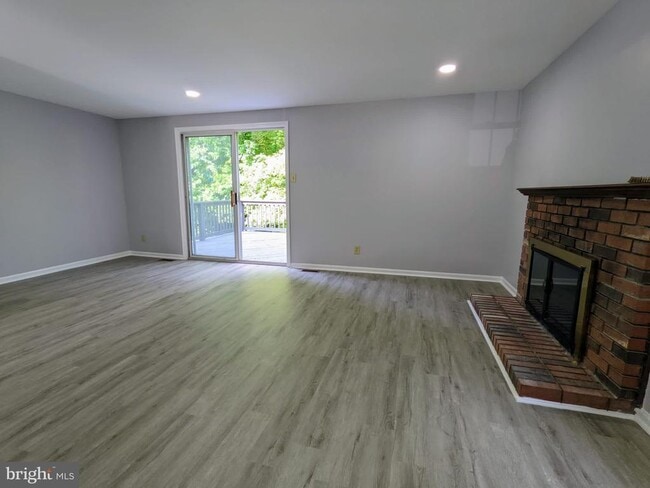 Building Photo - 70 Dorchester Cir