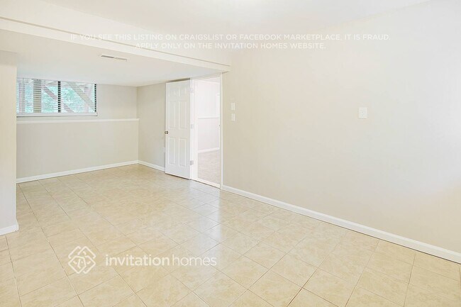 Building Photo - 4952 McAlpine Ln